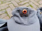 15 x Duitse militaire pet cap met embleem en zwaardjes, Verzamelen, Ophalen, Landmacht, Duitsland, Embleem of Badge