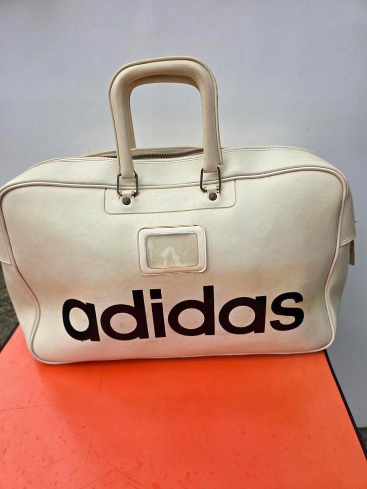 Vintage Adidas Sporttas - Collectors Item, Sieraden, Tassen en Uiterlijk, Tassen | Damestassen, Gebruikt, Overige typen, Wit, Ophalen of Verzenden