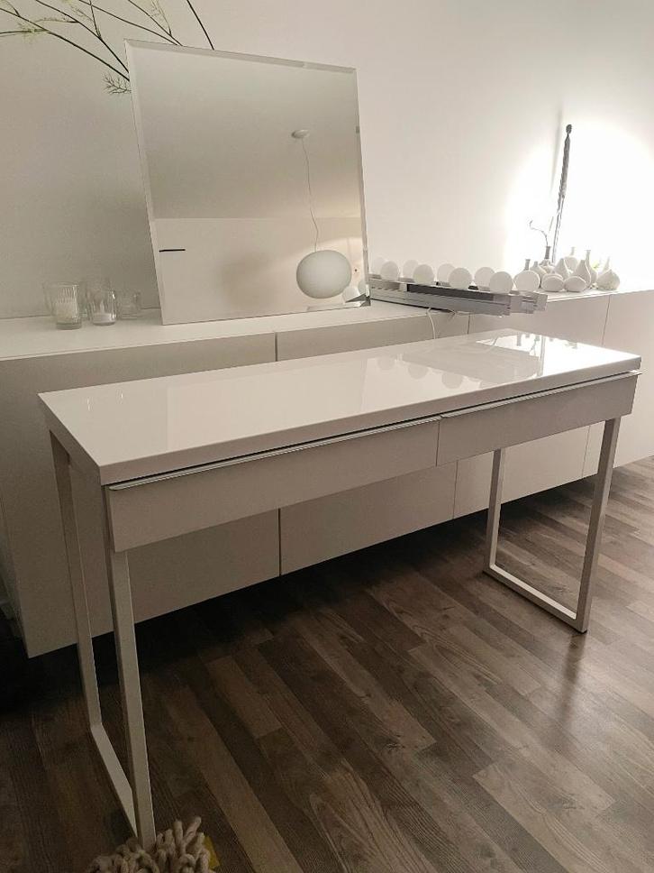 Ikea BESTÅ BURS bureau | hooglans wit | 120x40 cm, Huis en Inrichting, Bureaus, Zo goed als nieuw, Bureau, Ophalen of Verzenden