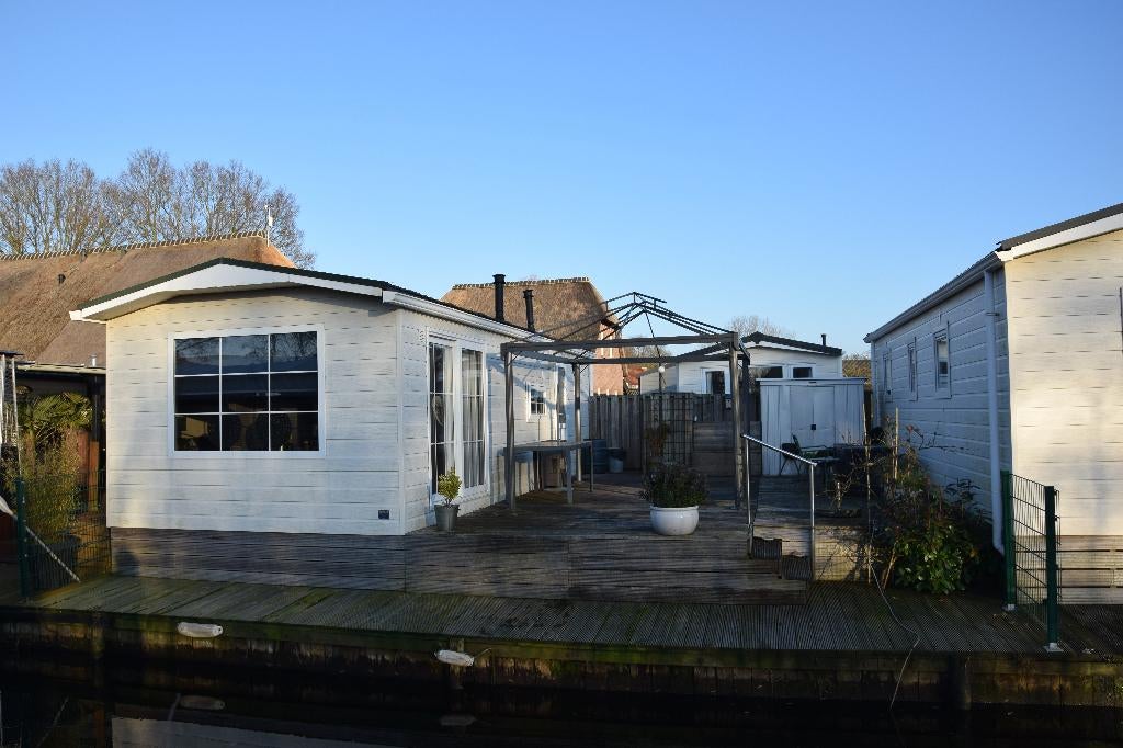 Chalet aan het water Wanneperveen, Caravans en Kamperen, Stacaravans, tot en met 4, Ophalen