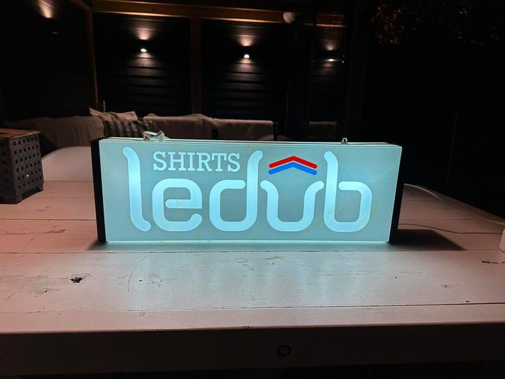 Ledub shirts lichtbak licht reclame, Verzamelen, Merken en Reclamevoorwerpen, Zo goed als nieuw, Lichtbak of (neon) lamp, Ophalen of Verzenden
