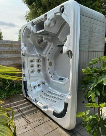 8 persoons jacuzzi merk balboa met vele luxe prijs 3250€ beschikbaar voor biedingen