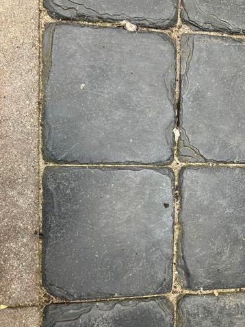 Vulcan Basalt Kasseien Kinderkoppen NIEUW o7,5m2 350 stuks) beschikbaar voor biedingen