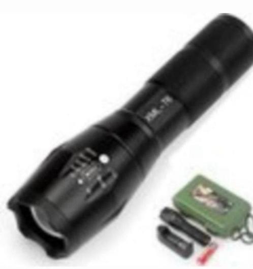 Militaire Zaklamp Oplaadbare, Caravans en Kamperen, Zaklampen, Zo goed als nieuw, Batterij, Ophalen of Verzenden