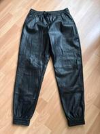 Zara gave zwarte imitatie leren jog broek mt S ZGAN, Kleding | Dames, Broeken en Pantalons, Ophalen of Verzenden, Zo goed als nieuw