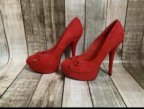 Gave nieuwe hoge pumps van La Strada (Maat 37/38), Kleding | Dames, Schoenen, Nieuw, Pumps, Rood, Verzenden