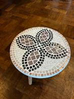 Mozaïek Bijzettafeltje - Handgemaakt, Huis en Inrichting, Tafels | Bijzettafels, Minder dan 55 cm, Gebruikt, Rond, Ophalen of Verzenden