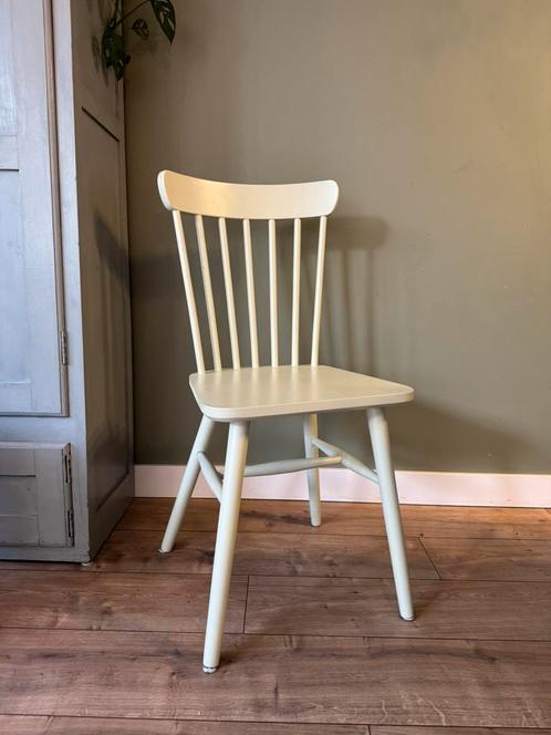 Houten Spijlenstoel ‘Pippa’ 60,- p/s, Huis en Inrichting, Stoelen, Gebruikt, Drie, Hout, Wit, Ophalen