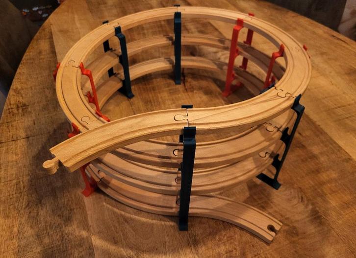 Houten treinbaan spiraal pilaren (Ikea, Brio, Lidl, ...), Kinderen en Baby's, Speelgoed | Houten speelgoed, Nieuw, Duw- of Trekspeelgoed