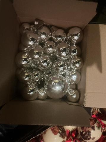 Zilveren Kerstballen - Zo Goed Als Nieuw beschikbaar voor biedingen