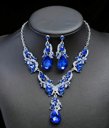 Koningsblauwe Collier-set met oorbellen beschikbaar voor biedingen