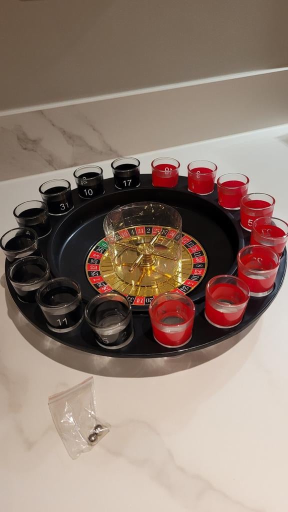 Drank Roulette Spel, Vijf spelers of meer, Ophalen of Verzenden, Zo goed als nieuw