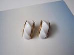 Oorbellen Avon witte kunststof 2.6x1.2 cm, Sieraden, Tassen en Uiterlijk, Oorbellen, Overige materialen, Verzenden, Wit, Zo goed als nieuw