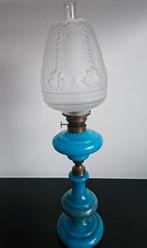 Antieke blauwe opaline olielamp met glazen kap, Antiek en Kunst, Antiek | Lampen, Ophalen