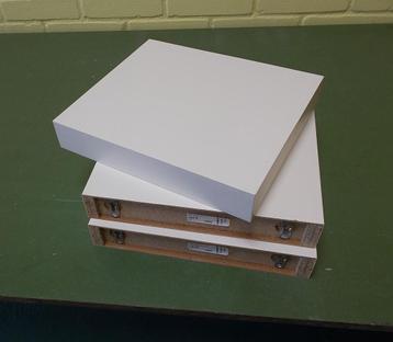3 Wandplanken IKEA crème/wit zwevend 30cm lang x 26cm diep beschikbaar voor biedingen