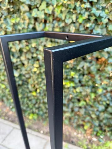 Handoekenrek van staal beschikbaar voor biedingen