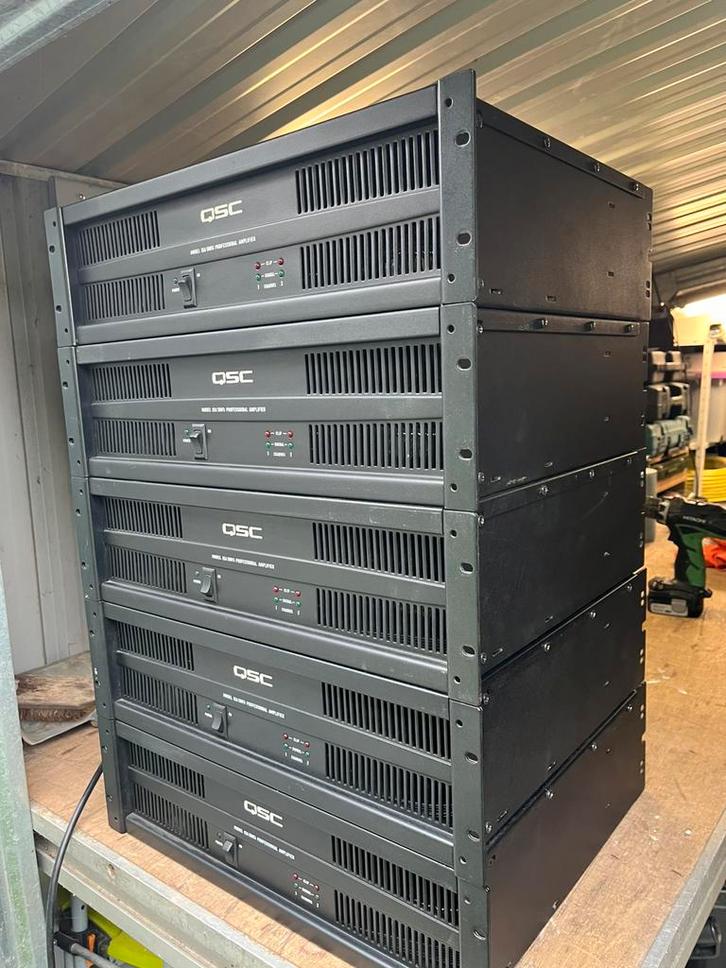 Qsc ISA300ti & ISA500ti, Muziek en Instrumenten, Versterkers | Keyboard, Monitor en PA, Zo goed als nieuw, 1000 watt of meer, Ophalen