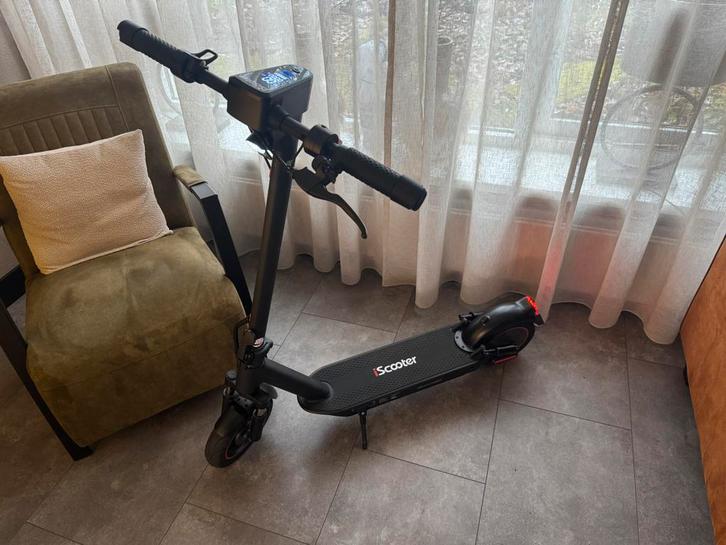 Elektrische step 750w (2 stuks) in zeer goede staat, Fietsen en Brommers, Steps, Zo goed als nieuw, Elektrische step (E-scooter)