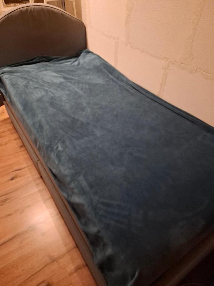 IKEA bed 90x200, Huis en Inrichting, Slaapkamer | Bedden, Zo goed als nieuw, Eenpersoons, 90 cm, 200 cm, Stof, Grijs, Ophalen