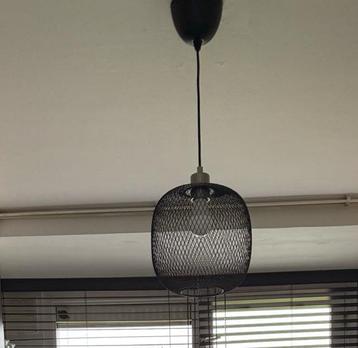 Moderne zwarte hanglamp beschikbaar voor biedingen