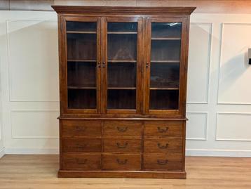 Klassieke buffetkast/boekenkast Eichholtz beschikbaar voor biedingen