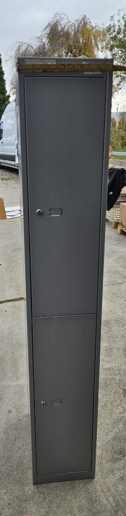 Stevige lockerkast met sloten 45,5 x 180 cm beschikbaar voor biedingen