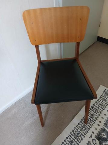 Retro Stoel  beschikbaar voor biedingen