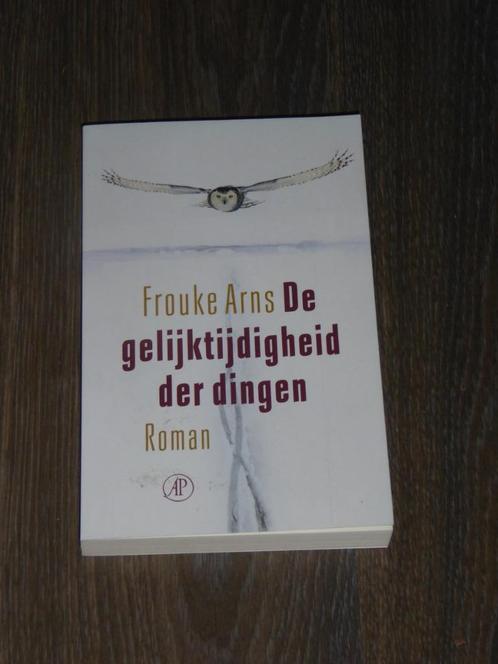 Frouke Arns - De gelijktijdigheid der dingen, Boeken, Romans, Zo goed als nieuw, Nederland, Verzenden