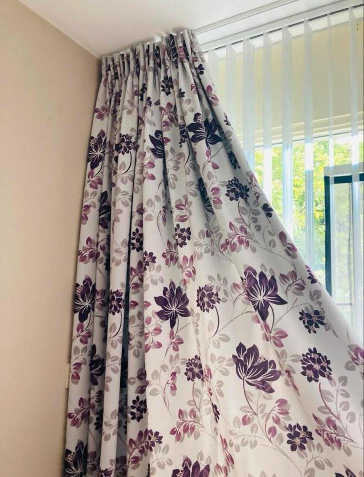 Hoge Gordijnen met Bloemenmotief 260 hoog 250 breed, Huis en Inrichting, Stoffering | Gordijnen en Lamellen, Zo goed als nieuw