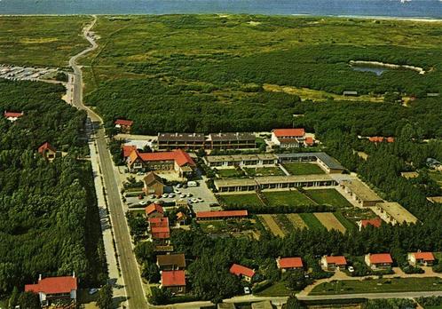 Oostkapelle, Panorama - Bos en Duin vanuit de lucht - 1975 g, Verzamelen, Ansichtkaarten | Nederland, Gelopen, Overijssel, 1960 tot 1980