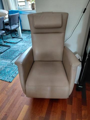 Comfortabele Prominent relax/sta op  stoel licht taupekleur beschikbaar voor biedingen