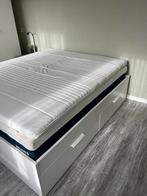 Bed inclusief matras en topper (twee persoons), Ophalen, Gebruikt, Wit, Tweepersoons