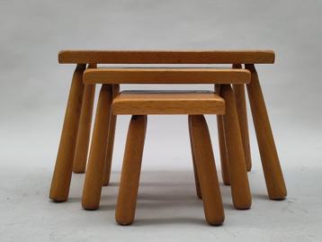 Vintage set bijzettafeltjes eiken hout brutalist tafeltjes beschikbaar voor biedingen