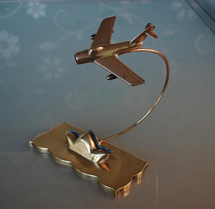Jet Straaljager Vliegtuig MIG 15 Trench Art Brons en Messing, Antiek en Kunst, Curiosa en Brocante, Ophalen of Verzenden