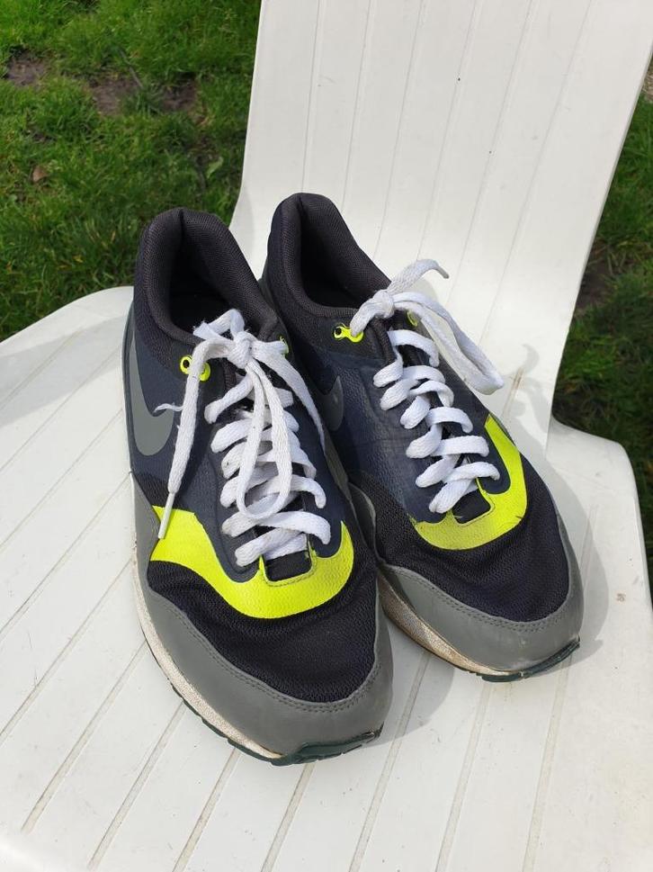 Stoere grijze sneakers. Mt 41. Merk Nike Air, Kleding | Dames, Schoenen, Zo goed als nieuw, Sneakers of Gympen, Grijs, Ophalen of Verzenden