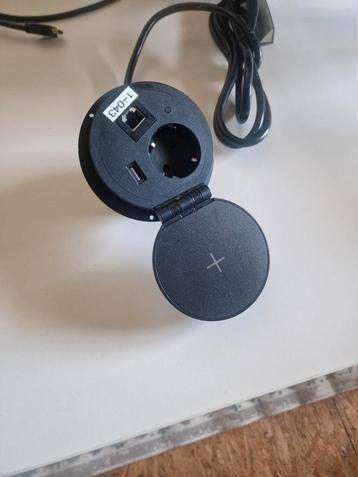 Inbouw Stopcontact met USB en Netwerk aansluiting beschikbaar voor biedingen
