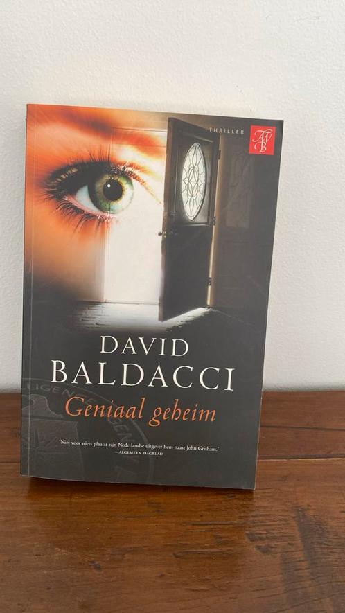 David Baldacci - Geniaal geheim, Boeken, Thrillers, Zo goed als nieuw, Nederland, Ophalen of Verzenden