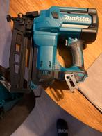 Makita DBN600ZJ tacker zo goed als nieuw + nails, Ophalen, Zo goed als nieuw