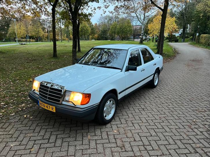 Mercedes 200-Serie W124 230E 1987 Toekomstige oldtimer, Auto's, Mercedes-Benz, Particulier, 200-Serie, ABS, Airconditioning, Lichtmetalen velgen