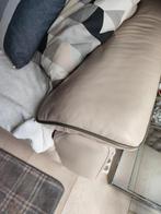 Leren electrische Italiaanse bank cremekleurig met bies, Huis en Inrichting, Banken | Sofa's en Chaises Longues, Ophalen, Gebruikt