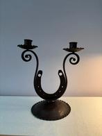 Vintage brutalist gietijzeren hoefijzer kandelaar, Verzenden, Overige materialen