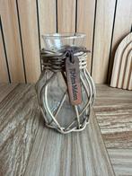 Riviera maison vaasje glas met rattan, Ophalen of Verzenden, Zo goed als nieuw, Overige materialen, Minder dan 25 cm