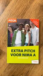 Kees Benschop - Extra Pitch voor NIMA A, Kees Benschop, Ophalen of Verzenden, Zo goed als nieuw, Nederlands