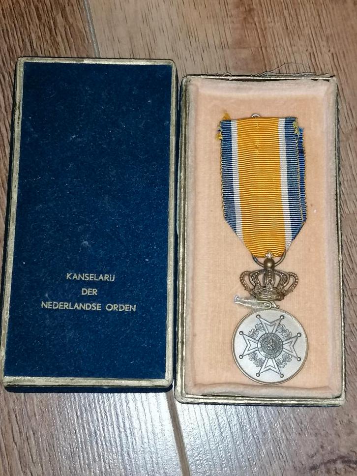 Orde van Nassau in brons met doosje, Verzamelen, Militaria | Algemeen, Landmacht, Lintje, Medaille of Wings, Nederland, Ophalen of Verzenden