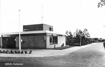 (388-029-007) Andijk Postkantoor beschikbaar voor biedingen