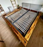 Prachtig Massief Houten Bedframe (210x230 cm), Antiek en Kunst, Antiek | Meubels | Kasten, Ophalen