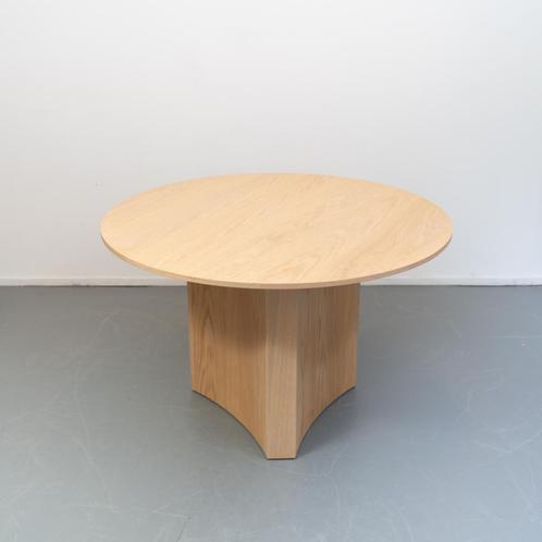 1 Normann Copenhagen Bue tafel Eiken 120 cm  Nieuw, Huis en Inrichting, Tafels | Eettafels, Nieuw, 100 tot 150 cm, Rond, Eikenhout