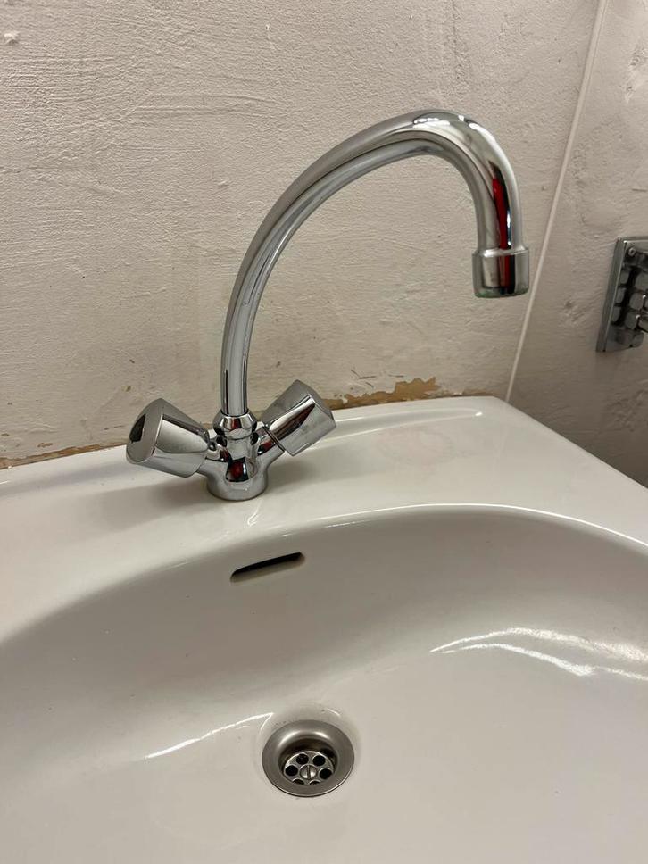 Kraan met draaiknoppen | wastafel los te koop, Huis en Inrichting, Badkamer | Badkamermeubels, Gebruikt, Wasbak of Wastafel, Minder dan 100 cm