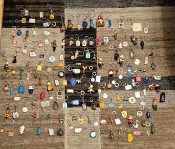 158 stuks prachtige miniatuur poppen, sleutelhangers.   beschikbaar voor biedingen