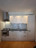 Complete keuken met luxe composiet blad en apparatuur, Ophalen, Gebruikt, Wit, Enkelwandige keuken